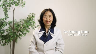 Zheng Nan offering Traditional Chinese Medicine 