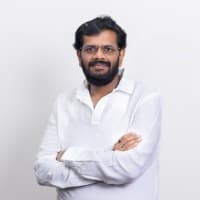 Jana Reddy offering Reiki Therapy 
